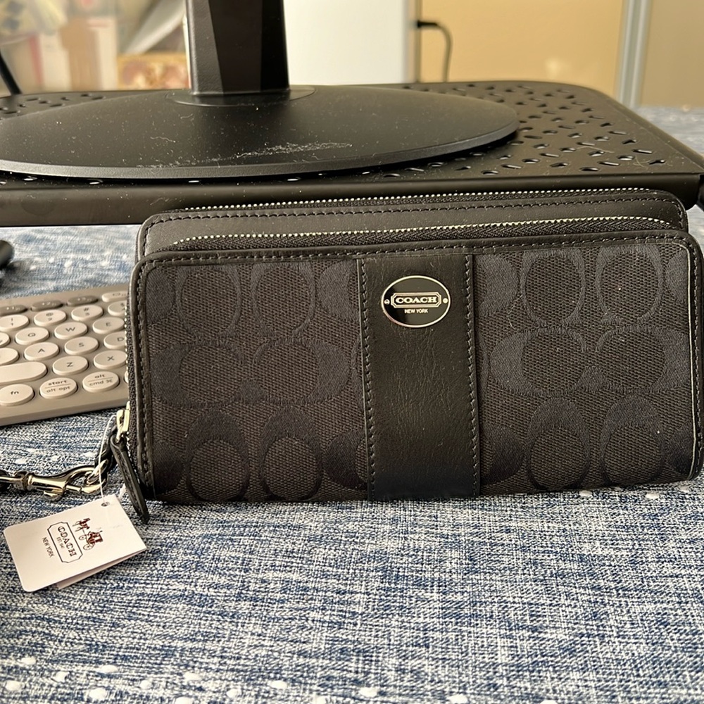 Coach wallet NWT